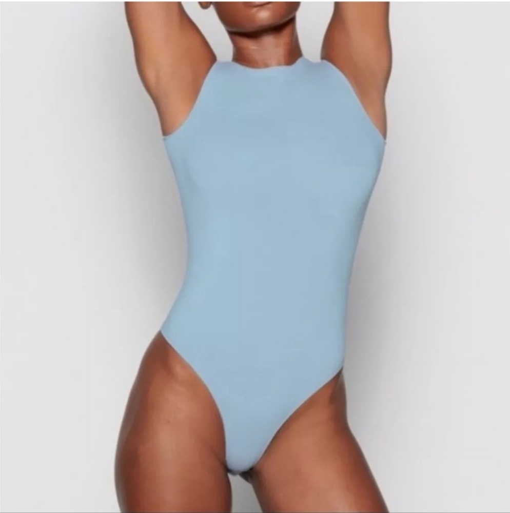 SKIMS Essential Crewneck Sleeveless Bodysuit NWOT